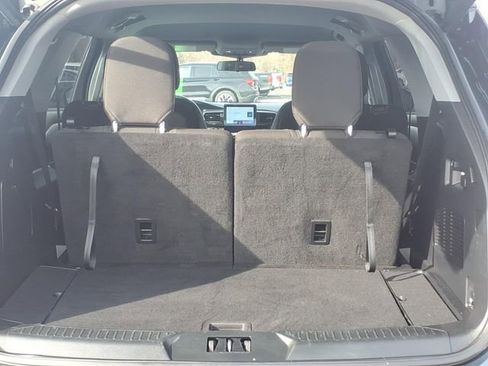 Used 2023 Ford Explorer XLT image 9