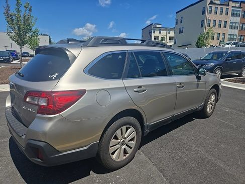 Used 2018 Subaru Outback 2.5i Premium AWD/4WD image 4