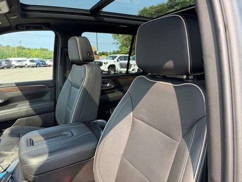 Used 2023 Chevrolet Tahoe Premier AWD/4WD image 16