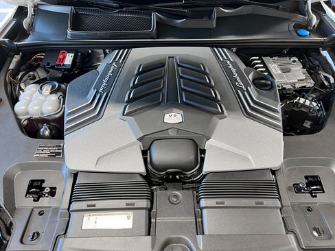 Used 2021 Lamborghini Urus AWD/4WD image 34
