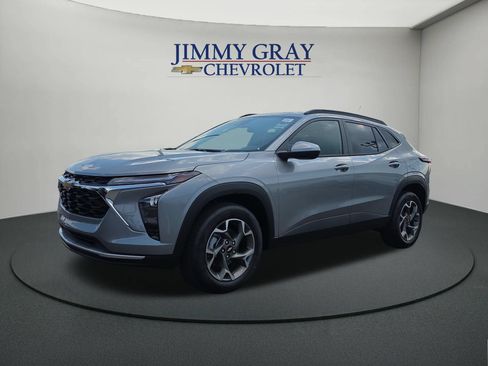 New 2026 Chevrolet Trax LT w/ Driver Confidence Package FWD image 1
