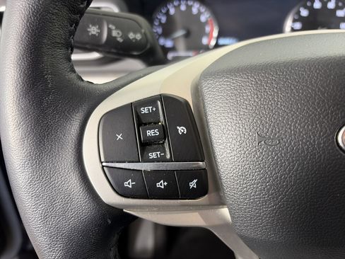 Used 2022 Ford Explorer XLT w/ Equipment Group 202A image 32