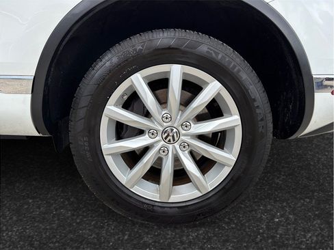 Used 2017 Volkswagen Touareg Sport AWD/4WD image 15