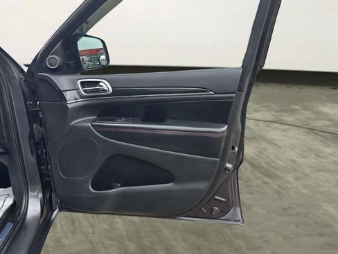 Used 2018 Jeep Grand Cherokee Trailhawk w/ Trailhawk Luxury Group image 19