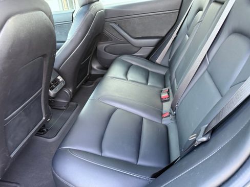 Used 2018 Tesla Model 3 Long Range image 16