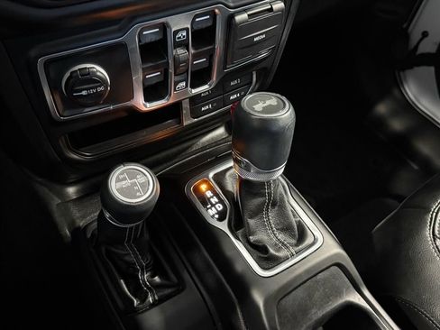 Used 2022 Jeep Wrangler Unlimited Sahara image 17