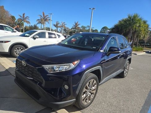 Used 2020 Toyota RAV4 XLE Premium image 1