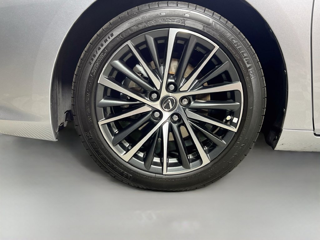Used 2025 Lexus ES 350 w/ Premium Package FWD image 11