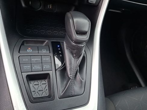 Certified 2025 Toyota RAV4 XLE AWD/4WD image 13