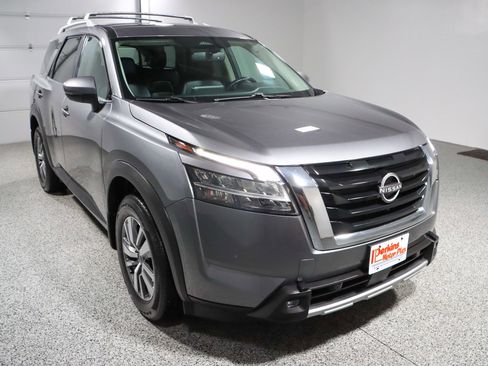 Used 2022 Nissan Pathfinder SL image 5