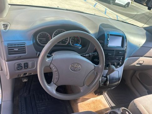 Used 2005 Toyota Sienna LE w/ LE Pkg 3 FWD image 37
