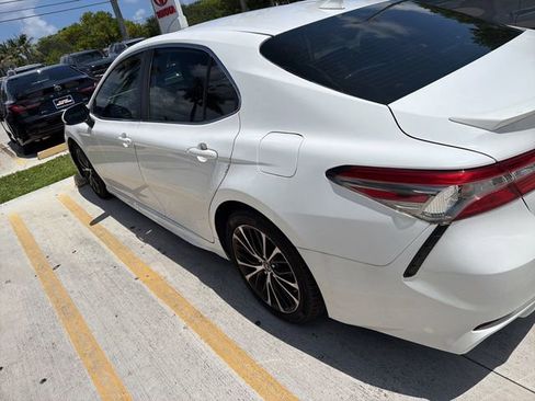 Used 2019 Toyota Camry SE FWD image 10