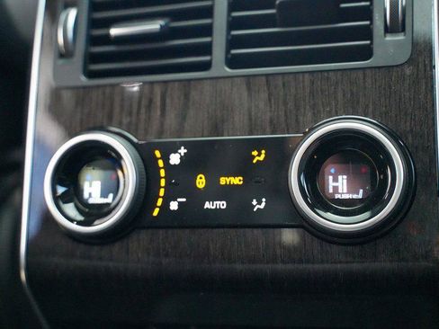 Used 2020 Land Rover Range Rover Sport HSE image 32