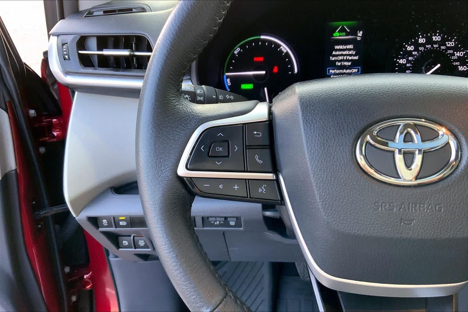 Used 2024 Toyota Sienna XLE FWD image 21