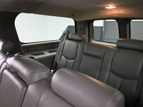 Used 2004 Chevrolet Suburban LT w/ Preferred Equipment Group RWD image 26