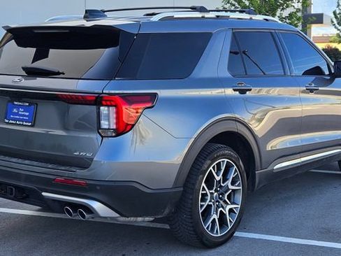 Certified 2025 Ford Explorer Platinum w/ Ultimate Package AWD/4WD image 5