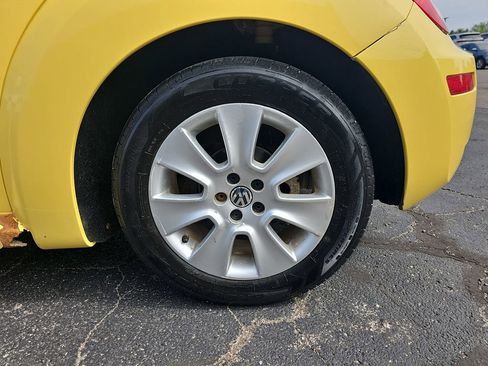 Used 2010 Volkswagen Beetle Coupe FWD image 34