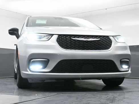 Used 2024 Chrysler Pacifica Touring-L image 50