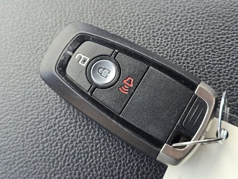 Used 2018 Ford Explorer XLT AWD/4WD image 32
