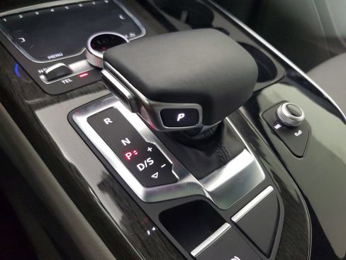 Used 2018 Audi Q7 3.0T Premium AWD/4WD image 32