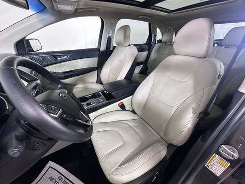 Used 2019 Ford Edge Titanium w/ Equipment Group 301A AWD/4WD image 23