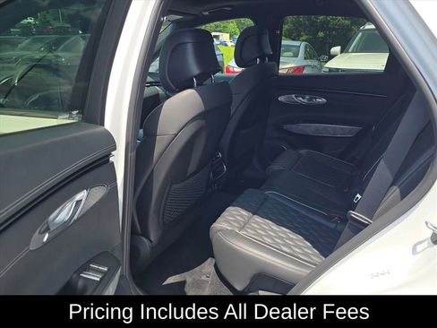 Used 2022 Genesis GV70 3.5T Sport w/ Sport Advanced Package AWD/4WD image 10
