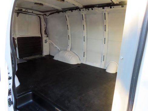 Used 2019 Chevrolet Express 3500 w/ Driver Convenience Package image 24