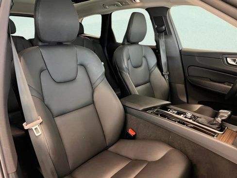 Used 2021 Volvo XC60 T5 Momentum w/ Premium Package image 16