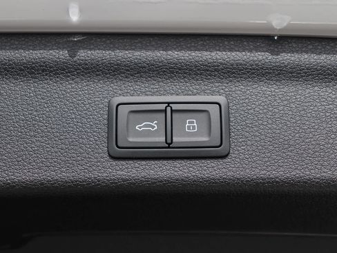 New 2025 Audi Q3 2.0T Premium image 37