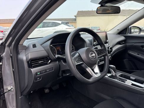 Used 2025 Nissan Sentra SV FWD image 32