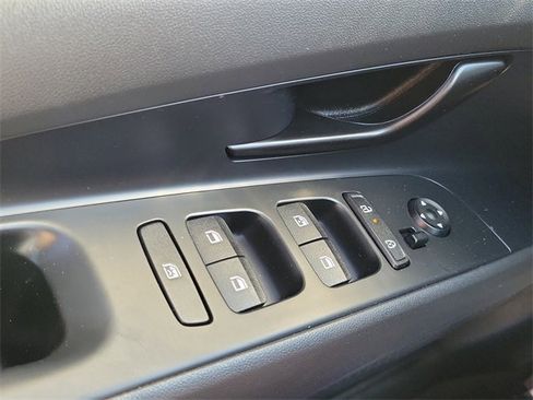 Used 2025 Hyundai Elantra Sport image 15