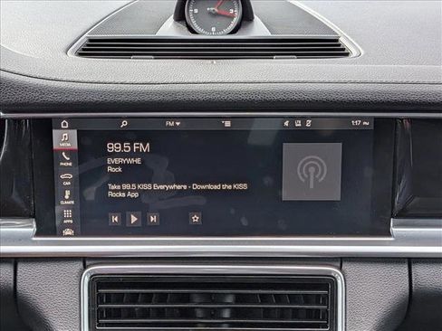 Used 2018 Porsche Panamera image 12