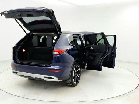 Used 2024 Mitsubishi Outlander FWD image 11