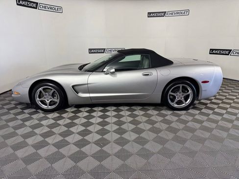 Used 2004 Chevrolet Corvette Convertible w/ Preferred Equipment Group RWD image 3