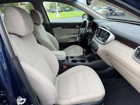 Used 2017 Kia Sorento LX w/ LX Convenience Package image 8