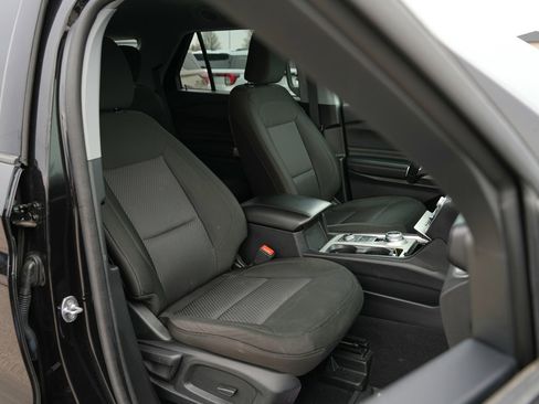 Used 2023 Ford Explorer XLT image 22
