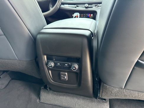 Used 2020 Buick Enclave Essence image 14