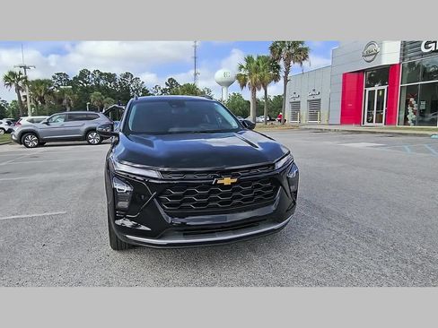 Used 2025 Chevrolet Trax LT w/ Driver Confidence Package FWD image 19
