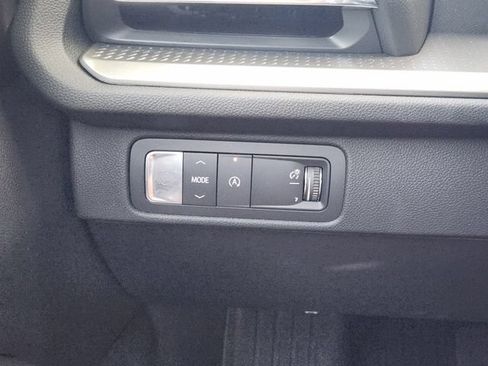Used 2026 Chevrolet Traverse LT FWD image 23