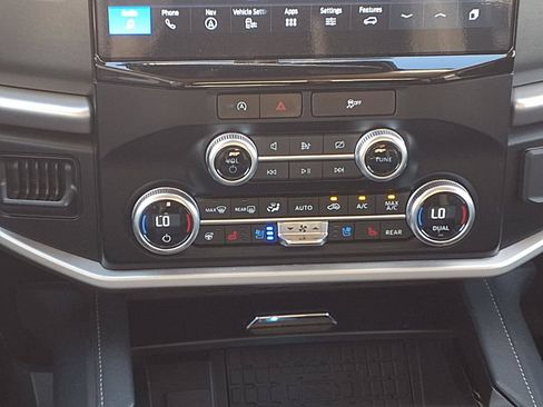Used 2024 Ford Expedition XLT RWD image 16