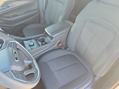 Used 2025 Jeep Grand Cherokee Laredo w/ Luxury Tech Group I image 15