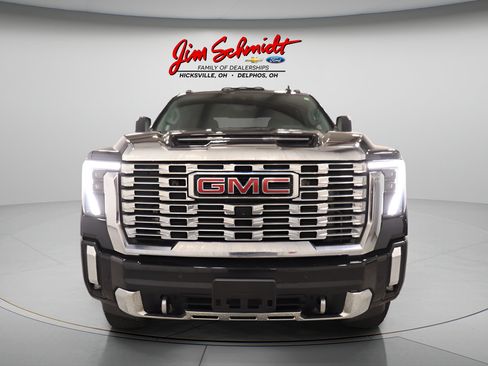 Used 2024 GMC Sierra 2500 Denali w/ Denali Reserve Package AWD/4WD image 3