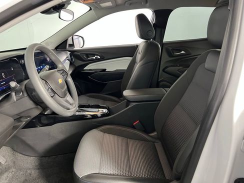 Used 2025 Chevrolet Trax LT image 20