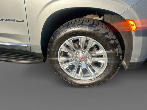 Used 2024 GMC Yukon XL Denali w/ Advanced Technology Package image 16