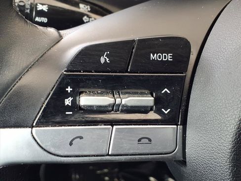 Used 2023 Hyundai Elantra Limited image 29