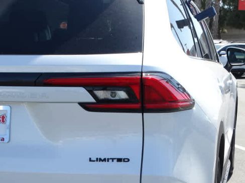 Used 2024 Toyota Grand Highlander AWD image 13