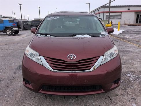 Used 2015 Toyota Sienna LE image 2
