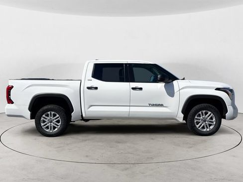 Used 2022 Toyota Tundra SR5 AWD/4WD image 6