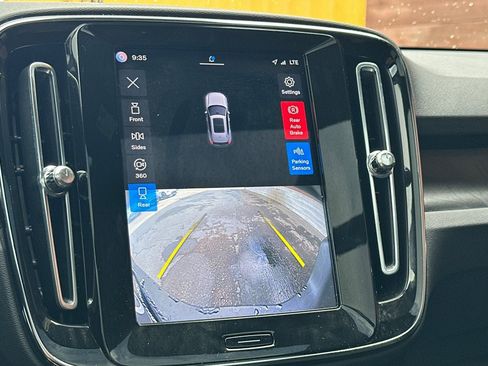 Certified 2023 Volvo XC40 Recharge Ultimate image 23