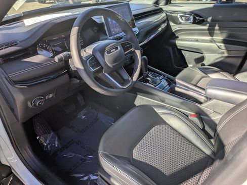 Used 2023 Jeep Compass Altitude image 9